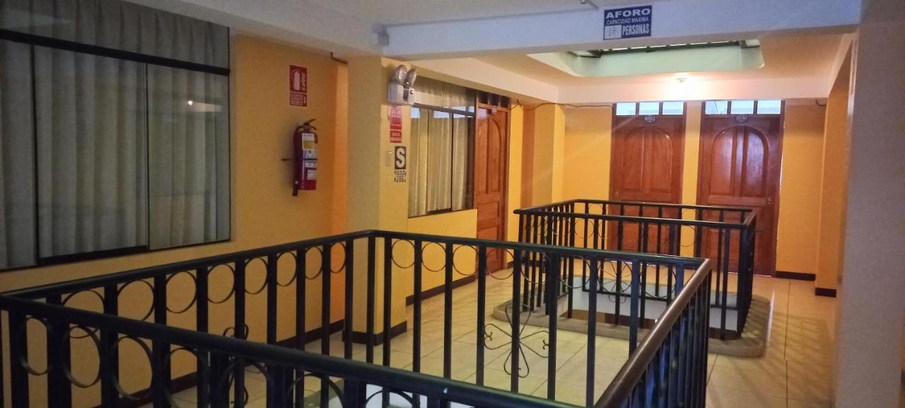 Hospedaje Santa Cruz II Sicuani Esterno foto